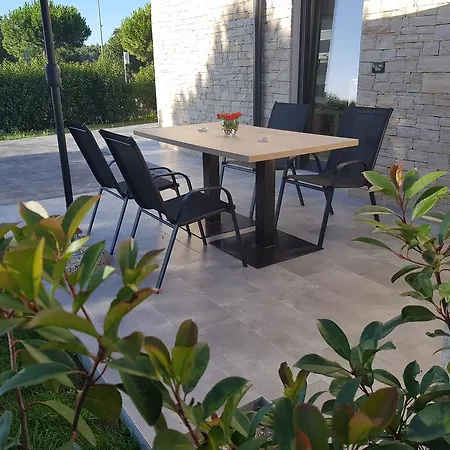 Casa Grzina בית הארחה רוביני