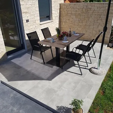 Casa Grzina בית הארחה 3*